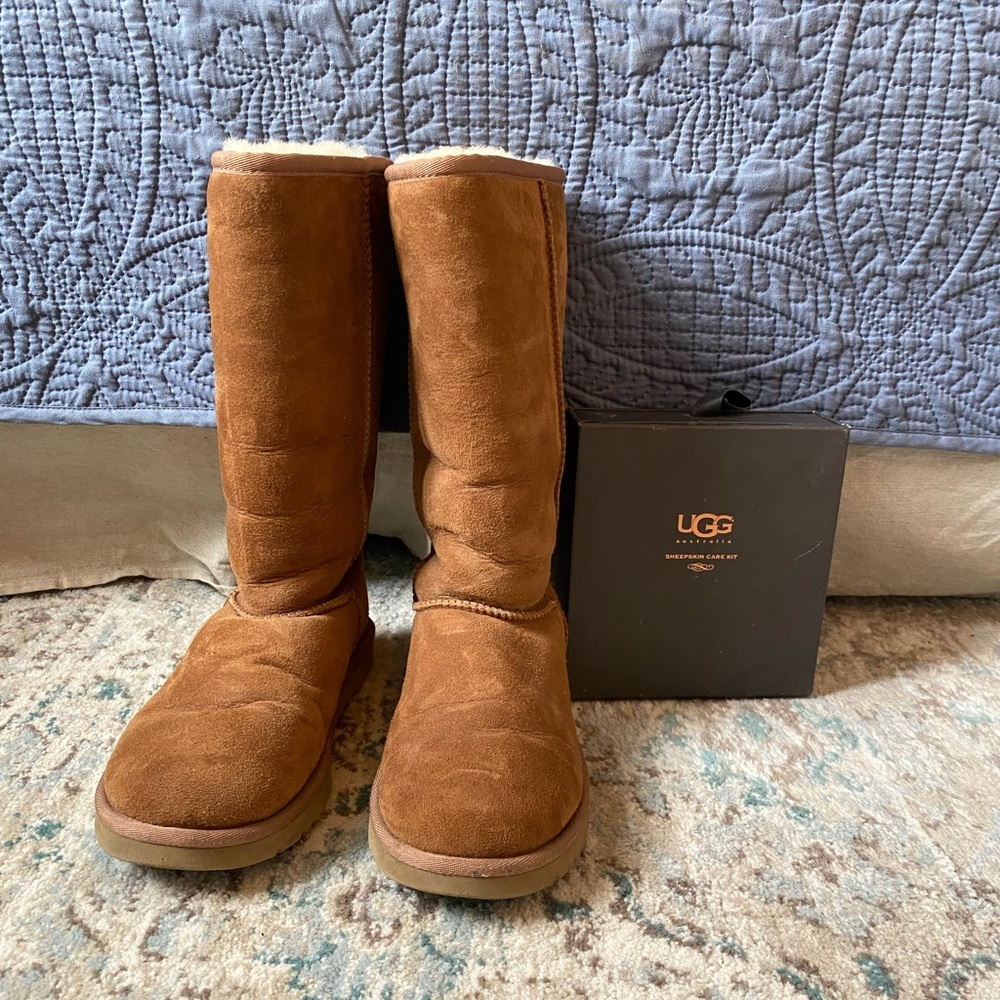 Women’s Ugg Boots Size 7